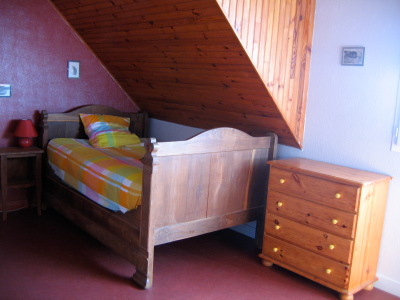 Holiday house for family with baby and children in Crozon - the corner bed and the commode