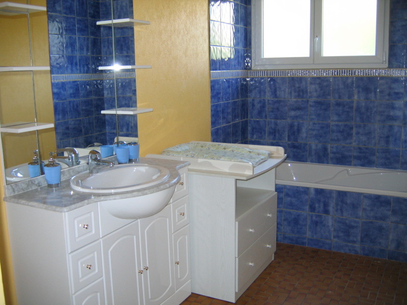 Holiday house for family with baby and children in Crozon - bathroom
