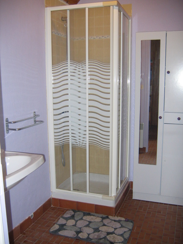 Holiday house for family with baby and children in Crozon - shower room